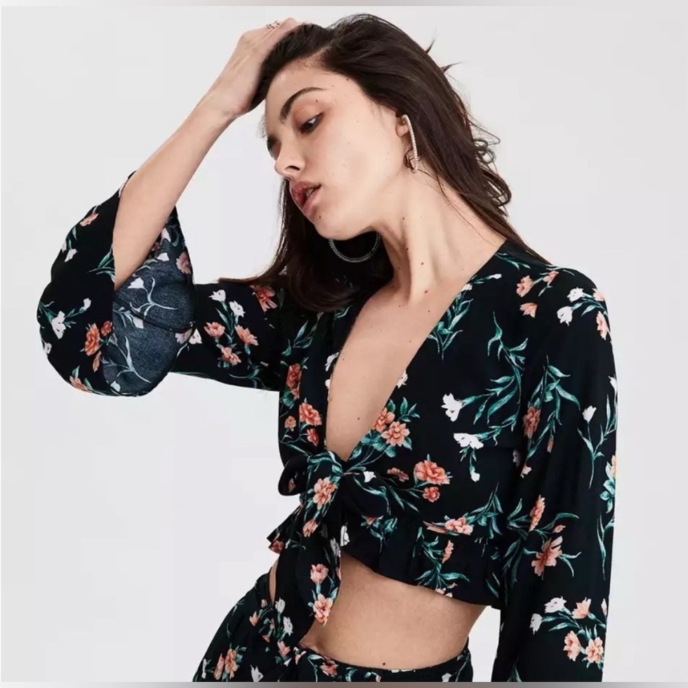 American Eagle Outfitters Floral Crop Top B78